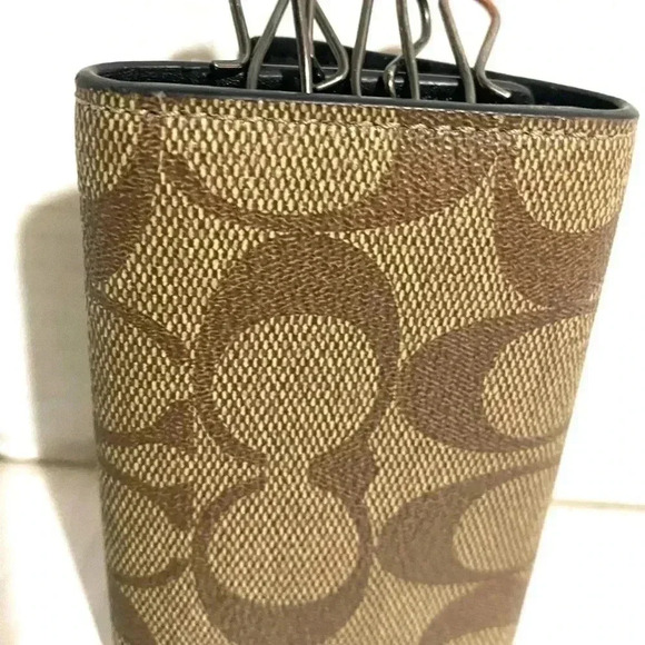 Coach CC signature print canvas 4 ring key case - Picture 5 of 8